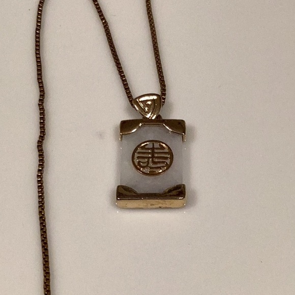 Avon Milky Quartz Chinese Pendant Necklace - Picture 2 of 4